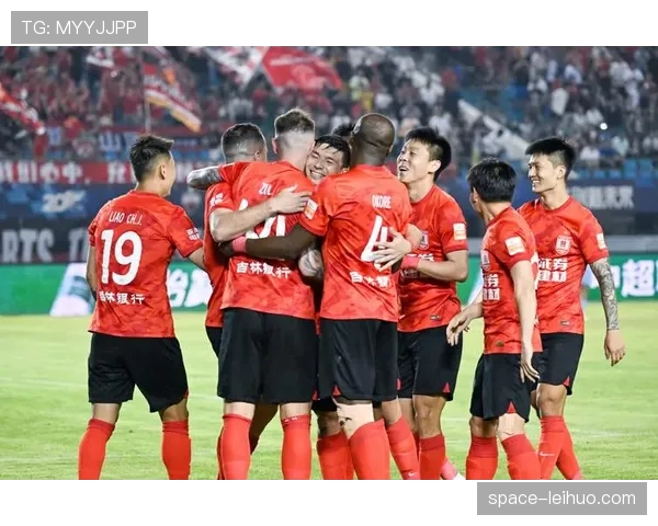 河南队vs长春亚泰，客队半场完成8次拦截，有效遏制主队边路